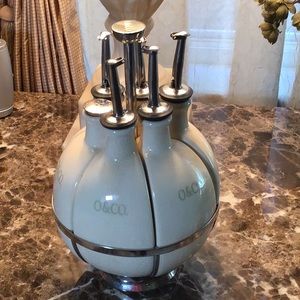Vintage gourmet multi oil and vinegar set w/ salt and peppermill in one holder